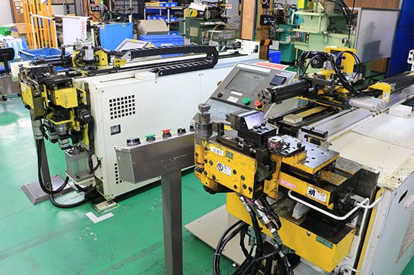 曲げ加工機
